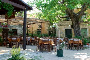 Taverne in Alt Perithia (Paleo Perithia) auf Korfu