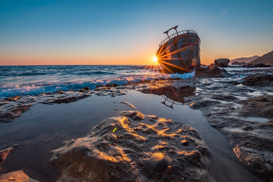 Korfu Schiffswrack in Agios Gordis auf der Insel Korfu
