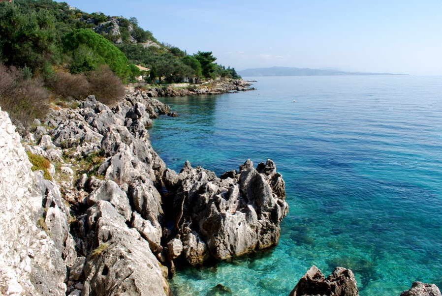 Wunderbare Küste bei Nissaki auf der Insel Korfu