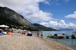 Der Kiesstrand in Barbati an Korfus Ostküste