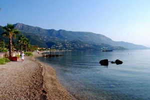 Strand in der Bucht von Ipsos auf Korfu
