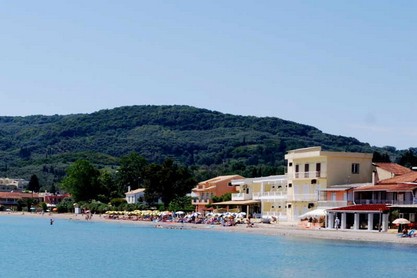Der Strand in Messongi an der Südostküste Korfus