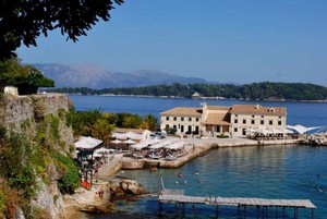 Blick auf das Strandbad Faliraki in Korfu Stadt | Kerkyra